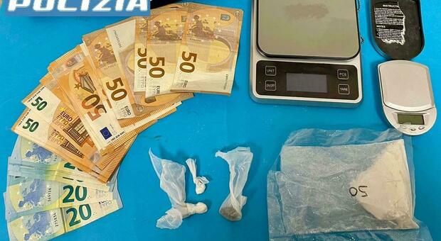 Ancona, una soffiata tradisce il pusher dei latinos: cocaina nei corn flakes, era per la movida
