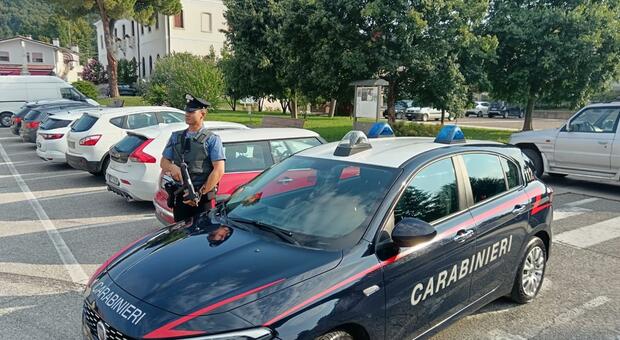 Rapina in villa, la banda entra in casa con l'inganno e immobilizza il proprietario: «Gli hanno puntato la pistola alla testa, volevano soldi»