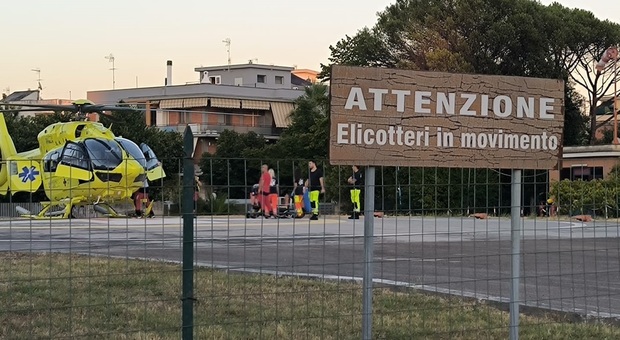 https://statics.cedscdn.it/photos/MED/2025/08/02/8992310_02113552_eliambulanza_goretti.jpg