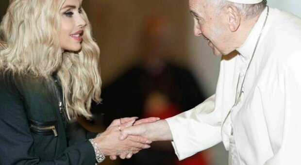Valeria Marini ha un desiderio: «Sarebbe una bellissima cosa risposarmi davanti a Dio»
