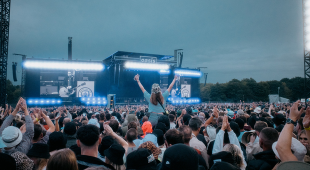 Oasis, a Londra record di birre vendute: 250mila pinte a serata. Per i fratelli Gallagher l'incasso "alcolico" è di oltre 11 milioni