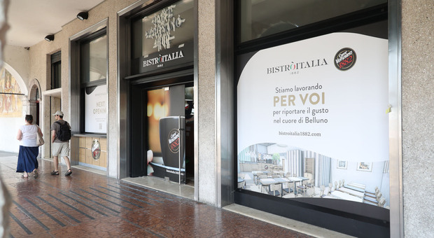 Gran Caffè Manin, lo storico bar riapre con un nuovo nome: in piazza dei Martiri arriva il Bistrò Italia 1882