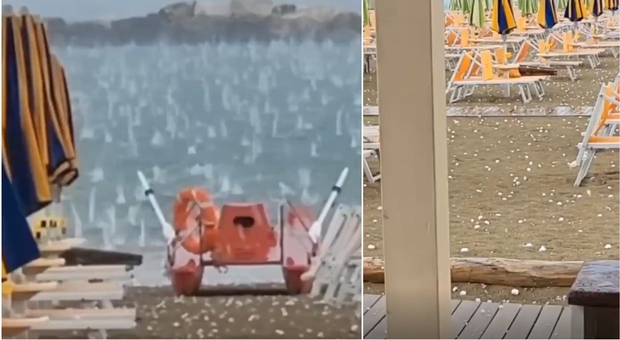 Igea Marina, violenta grandinata in spiaggia: chicchi come proiettili su ombrelloni e in acqua, bagnanti in fuga