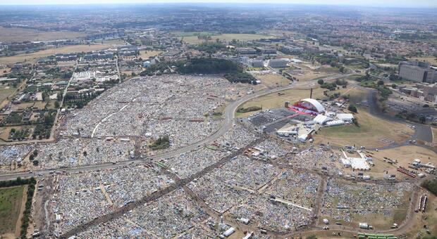 Giubileo dei giovani, un milione di ragazzi da 150 nazioni: «Porteremo nel mondo le armi della pace»