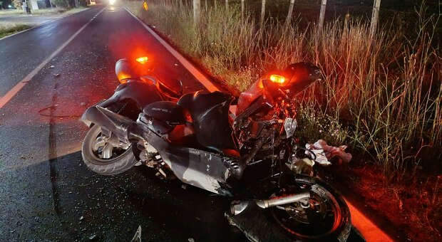 Violento schianto in via Genio Civile ad Aprilia, due feriti Violento schianto in via Genio Civile ad Aprilia, due feriti
