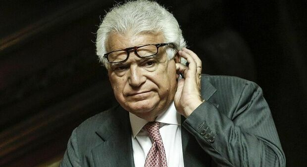 https://statics.cedscdn.it/photos/MED/2025/08/03/8993949_03105528_denis_verdini.jpg