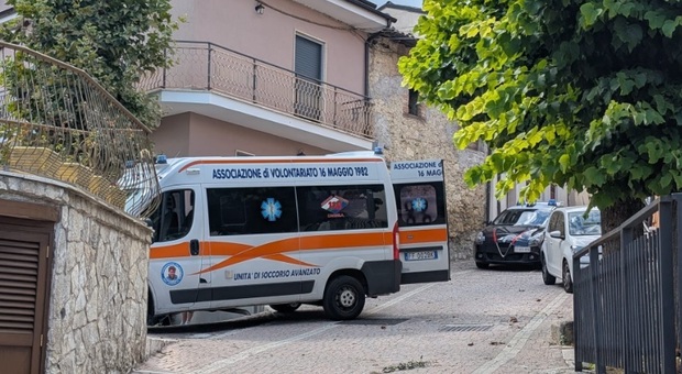 Lite a coltellate con lo zio, un giovane in fin di vita