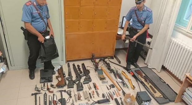 https://statics.cedscdn.it/photos/MED/2025/08/05/8997174_05091528_carabinieri_fermo.jpg