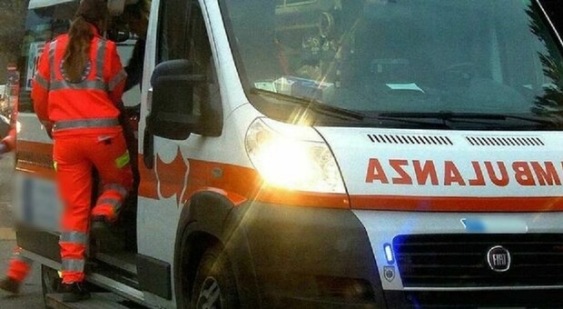 https://statics.cedscdn.it/photos/MED/2025/08/07/9001063_07131606_ambulanza_morta.jpg