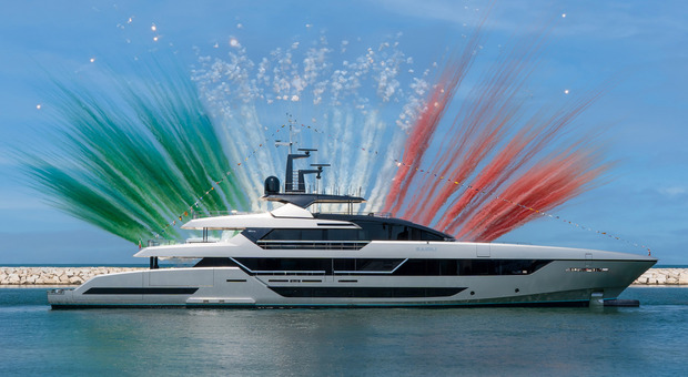 https://statics.cedscdn.it/photos/MED/2025/08/08/9003288_08225633_foto_nuovo_riva_54_metri.jpg