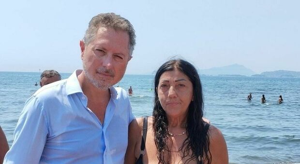 https://statics.cedscdn.it/photos/MED/2025/08/10/9006100_10122922_donna_perquisita_ingresso_lido_borse_biberon_bambini_dove_e_successo.jpg