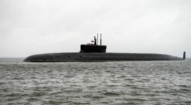 https://statics.cedscdn.it/photos/MED/2025/08/10/9006244_10174539_new_nuclear_submarine_knyaz_pozharsky_projects_russian_nuclear_power_into_arctic_e6efdf36.jpg