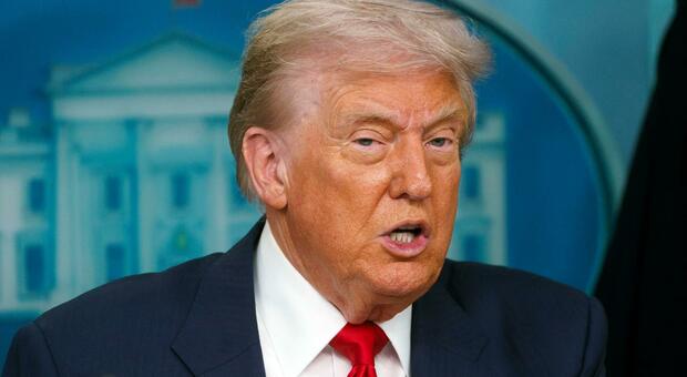 https://statics.cedscdn.it/photos/MED/2025/08/11/9007981_11203804_trump_dazi.jpg