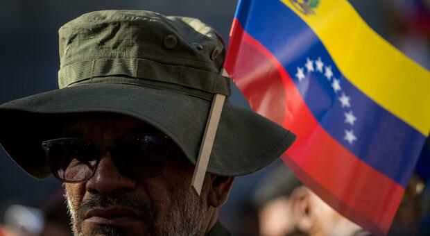 https://statics.cedscdn.it/photos/MED/2025/08/19/9019855_19115258_venezuela_proteste.jpg