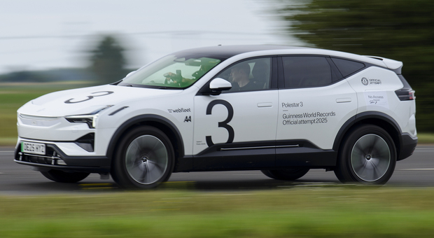 https://statics.cedscdn.it/photos/MED/2025/08/19/9019907_19124939_polestar_3_guinness_world_record_4_.jpg