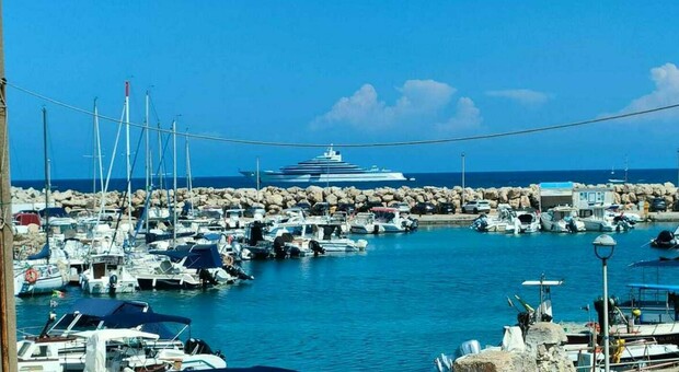 https://statics.cedscdn.it/photos/MED/2025/08/19/9020184_19190004_yacht_ereditiera_salento.jpg