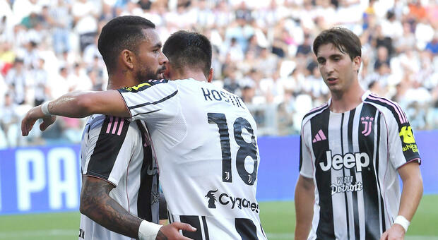 Calciomercato Juventus, Douglas Luiz al Nottingham Forest in prestito con obbligo di riscatto. Ora l?affondo per Kolo Muani