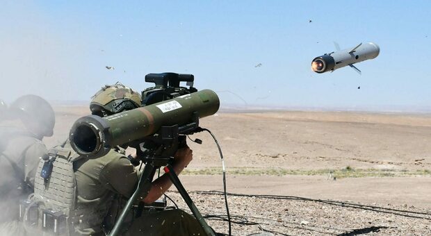 https://statics.cedscdn.it/photos/MED/2025/08/20/9022030_20194128_spike_missile._anticarrojpg.jpg