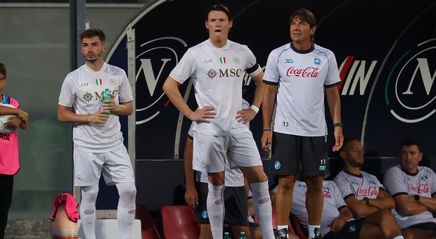 https://statics.cedscdn.it/photos/MED/2025/08/22/9025080_23135914_sassuolo_napoli.jpg