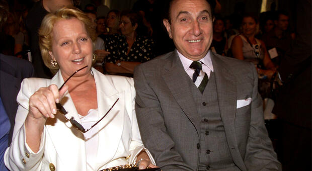 https://statics.cedscdn.it/photos/MED/2025/08/23/9026959_23143159_pippo_baudo_katia_ricciarelli.jpg