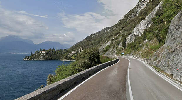 https://statics.cedscdn.it/photos/MED/2025/08/24/9028431_24110015_strada_gardesana.jpg