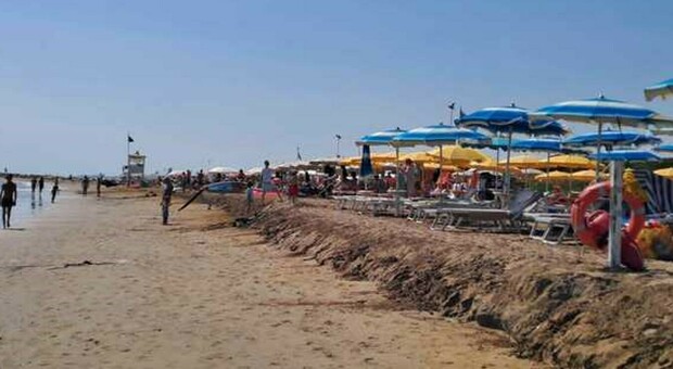 https://statics.cedscdn.it/photos/MED/2025/08/24/9028716_24180032_jesolo.jpg