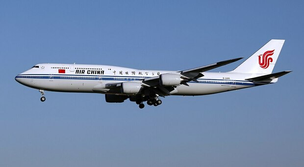 https://statics.cedscdn.it/photos/MED/2025/08/26/9031845_26131044_air_china.jpg