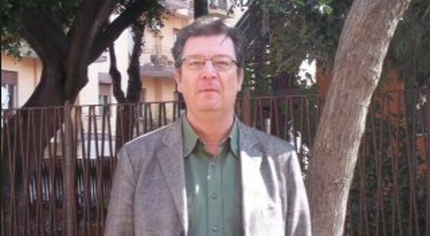 https://statics.cedscdn.it/photos/MED/2025/08/26/9032215_26203355_luca_nivarra_prof_palermo_ebrei_facebook_cosa_ha_scritto.jpg