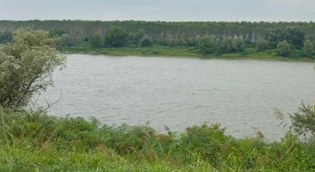 V San Benedetto Po par umrl, ko je avto padel v reko Po