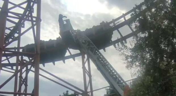 Cinecittà World, guasto alle montagne russe: 15 passeggeri (di cui 4 minori) bloccati a un'altezza di 20 metri