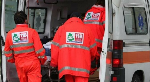 V Ventimiglii umrl delavec, ki je padel s strehe občinske stavbe