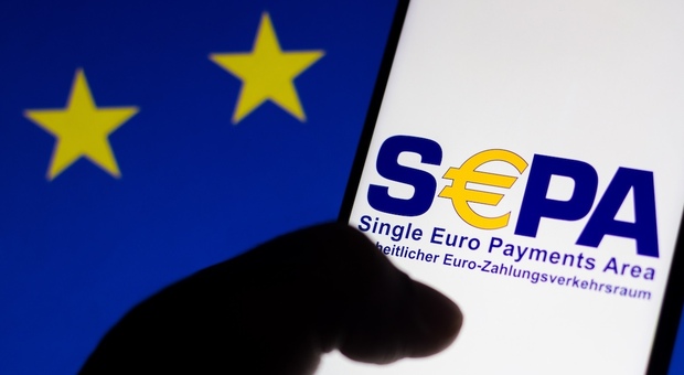 Bonifici tra parenti e amici nel mirino dell'Agenzia delle Entrate: limiti e causale da usare per evitare problemi