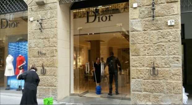 https://statics.cedscdn.it/photos/MED/2025/08/31/9040744_31130315_dior.jpg