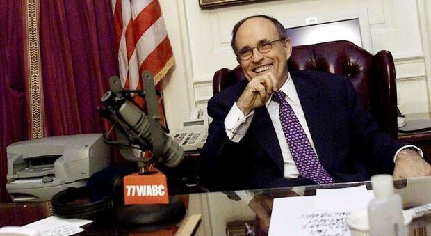 https://statics.cedscdn.it/photos/MED/2025/09/01/9042178_01102108_rudolph_giuliani.jpg