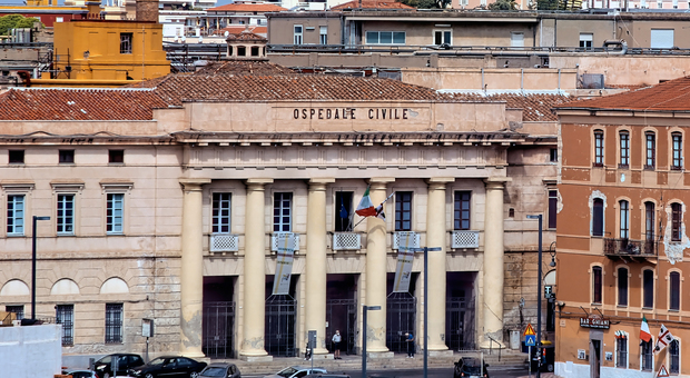 https://statics.cedscdn.it/photos/MED/2025/09/01/9042571_01174058_ospedale_civile_cagliari_.jpg