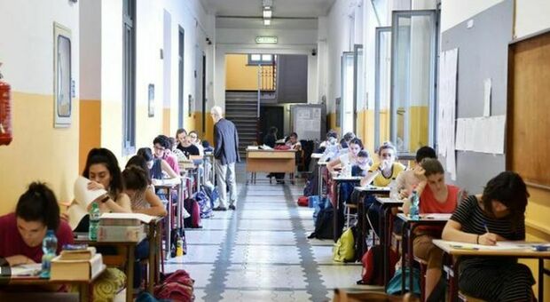 https://statics.cedscdn.it/photos/MED/2025/09/04/9047046_04062840_maturita1.jpg