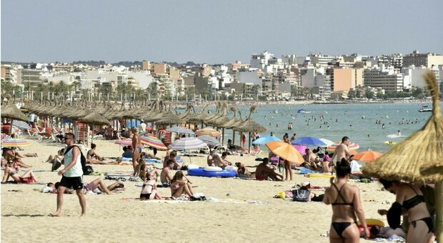 https://statics.cedscdn.it/photos/MED/2025/09/05/9050269_05095049_vitamina_d_overdose_isole_baleari.jpg