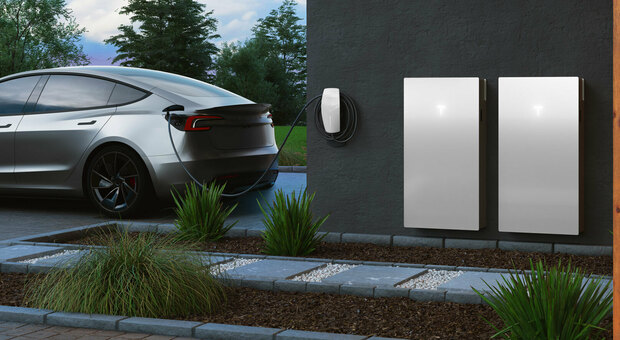 https://statics.cedscdn.it/photos/MED/2025/09/05/9050820_05192317_tesla_powerwall_3_lifestyle_04d_aunz.jpg