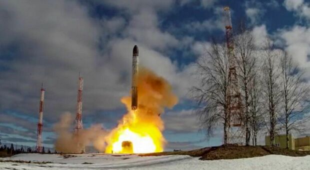 https://statics.cedscdn.it/photos/MED/2025/09/07/9054287_07192900_missile_russo.jpg