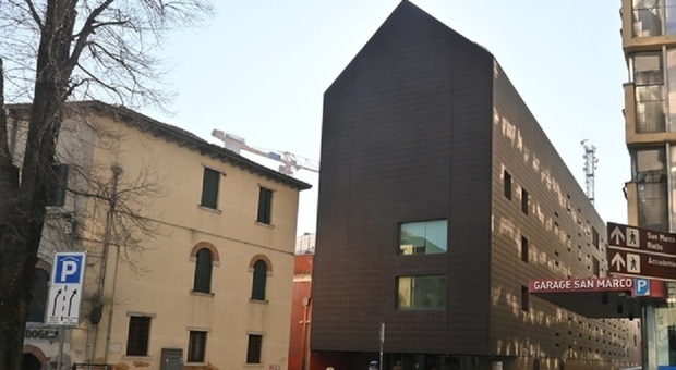 https://statics.cedscdn.it/photos/MED/2025/09/08/9055304_08062922_azienda_licenziato.jpg