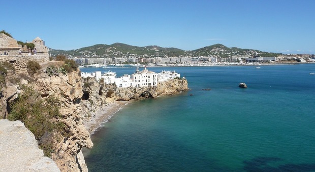 https://statics.cedscdn.it/photos/MED/2025/09/11/9061855_11130416_vacanze.jpg