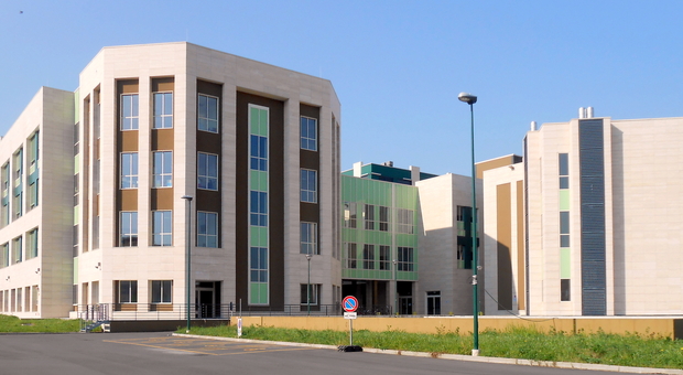 https://statics.cedscdn.it/photos/MED/2025/09/14/9067786_14212636_ospedale_niguarda_milano_blocco_nord.jpg
