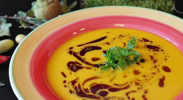https://statics.cedscdn.it/photos/MED/2025/09/16/9071126_16132903_pumpkin_soup_3645375_1280.jpg