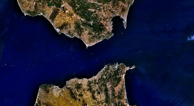 https://statics.cedscdn.it/photos/MED/2025/09/16/9071136_16133935_strait_of_gibraltar_5.53940w_35.97279n.jpg