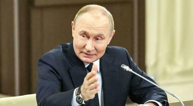 https://statics.cedscdn.it/photos/MED/2025/09/18/9075229_18162403_putin.jpg