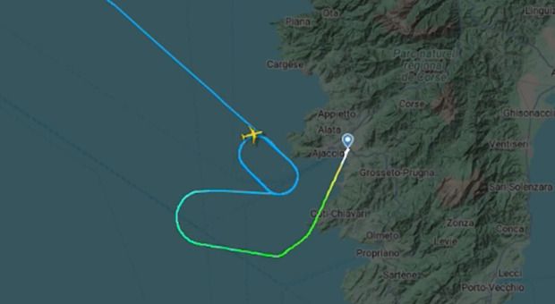 https://statics.cedscdn.it/photos/MED/2025/09/19/9077174_19084014_volo_parigi_ajaccio.jpg