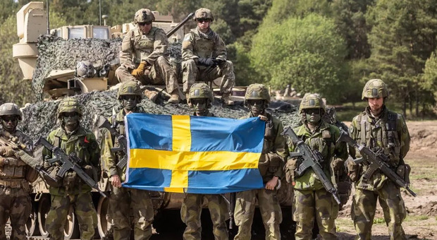 https://statics.cedscdn.it/photos/MED/2025/09/19/9077235_19100239_svezia_esercito.jpg