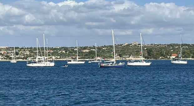 https://statics.cedscdn.it/photos/MED/2025/09/19/9077288_19112045_flotilla_1.jpg