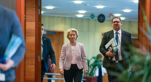 https://statics.cedscdn.it/photos/MED/2025/09/19/9077504_19140333_von_der_leyen.jpg