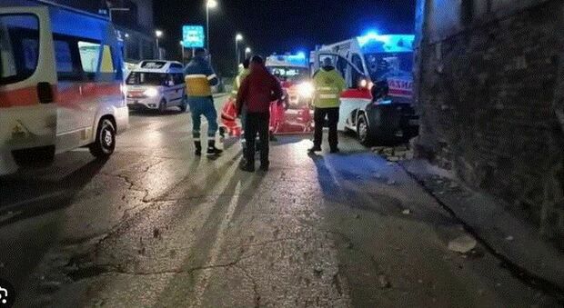 https://statics.cedscdn.it/photos/MED/2025/09/20/9079280_20125005_ambulanza2.jpg